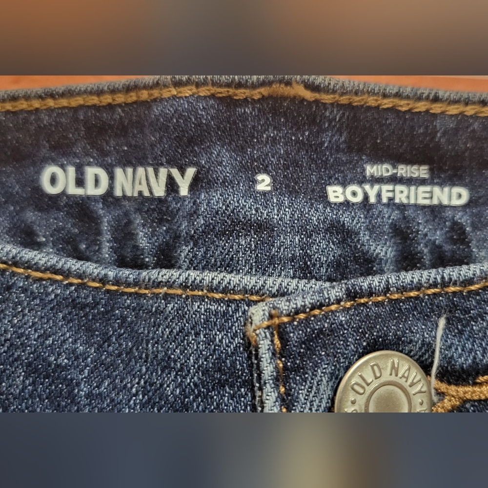 Old Navy Mid-Rise Boyfriend Jeans - Picture 5 of 9